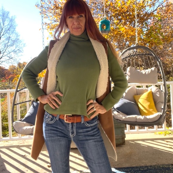 Fleece Lined Faye Suede Vest - Picture 9 of 13